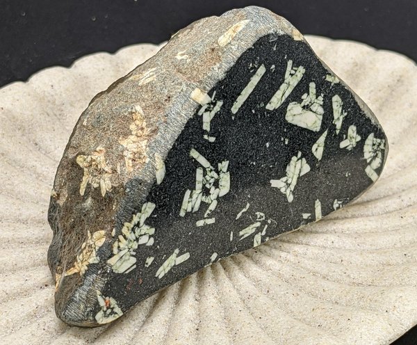 CHRYSANTHEMENSTEIN-Porphyrit ca. 7cm  ca. 122 Gramm