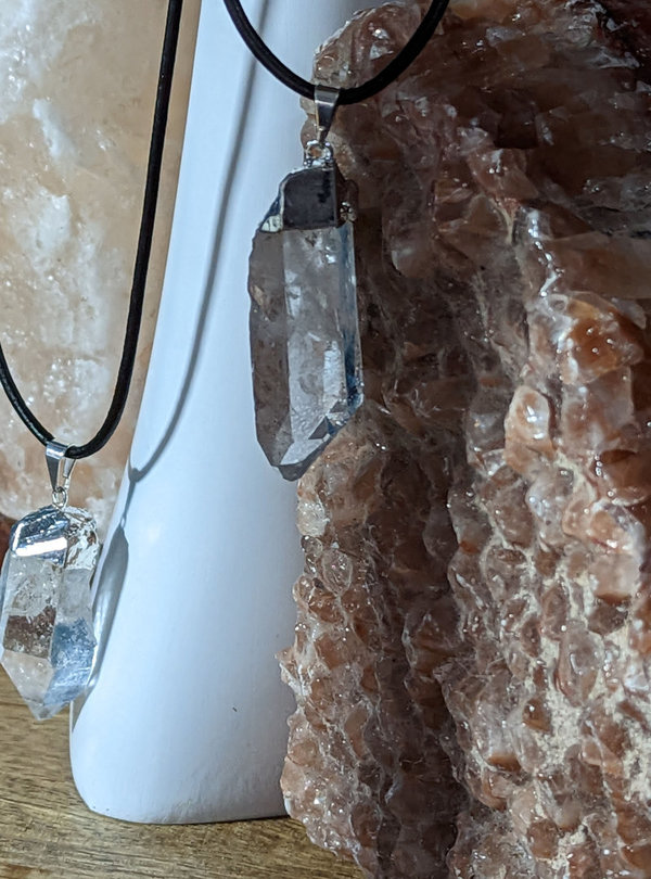 Heilstein Kettenanhänger Bergkristall 35-40 mm incl. Lederband ca. 60 cm